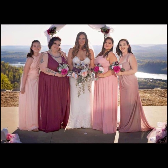 WEDDING DRESS - Picture 3 of 4